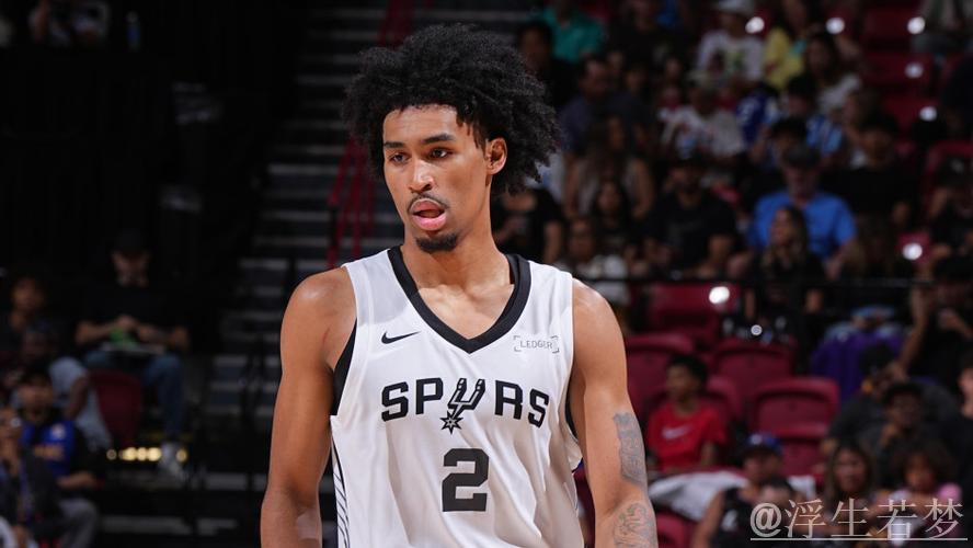 “哈珀关键表现助马刺险胜鹈鹕”